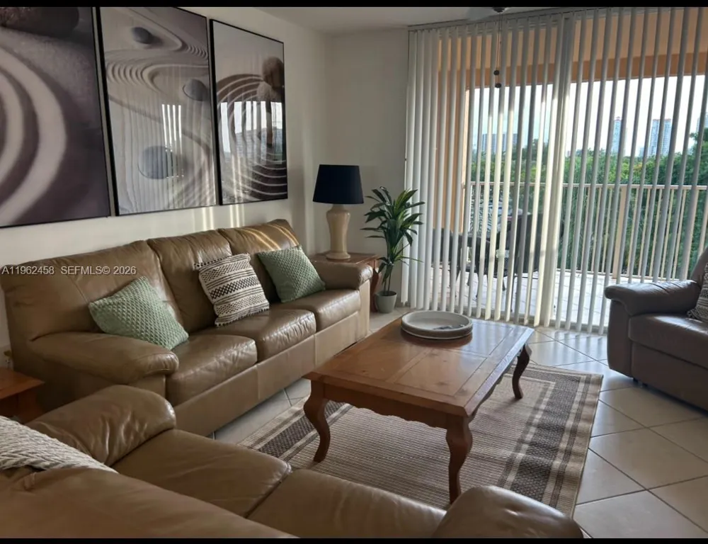 19999 E Country Club Dr #1501 Aventura, FL 33180