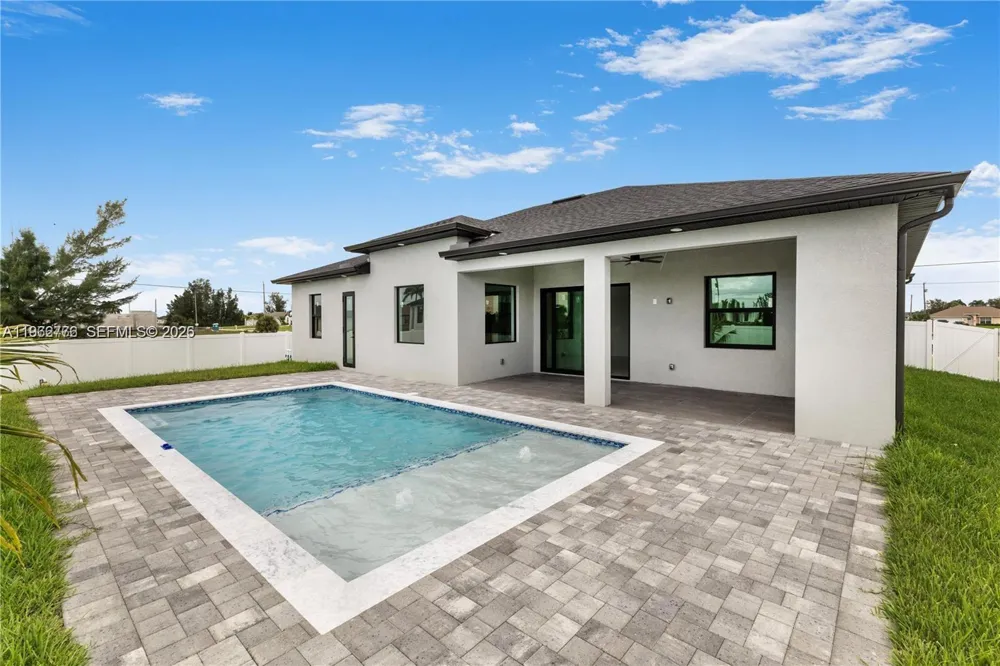 4330 NW 34th St Cape Coral, FL 33993