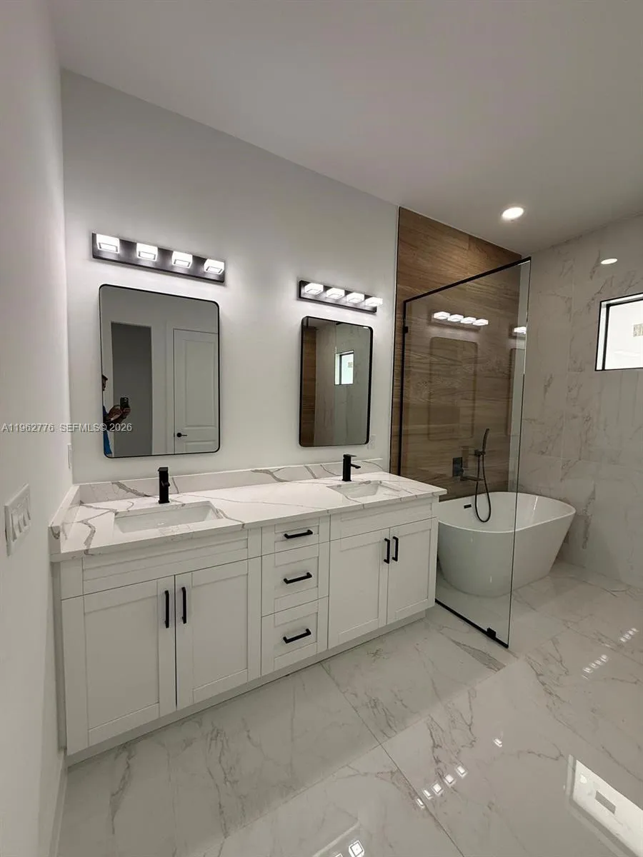 4330 NW 34th St Cape Coral, FL 33993