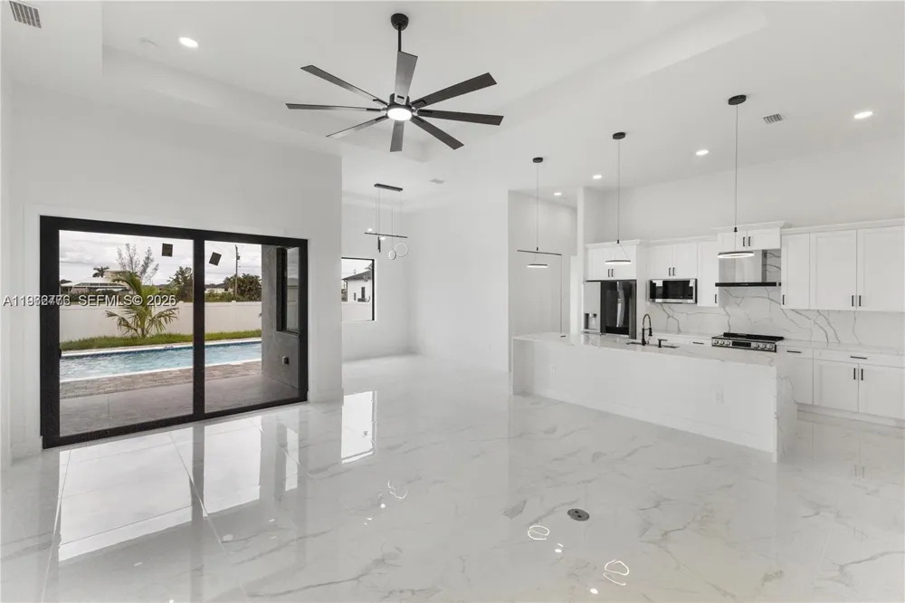 4330 NW 34th St Cape Coral, FL 33993