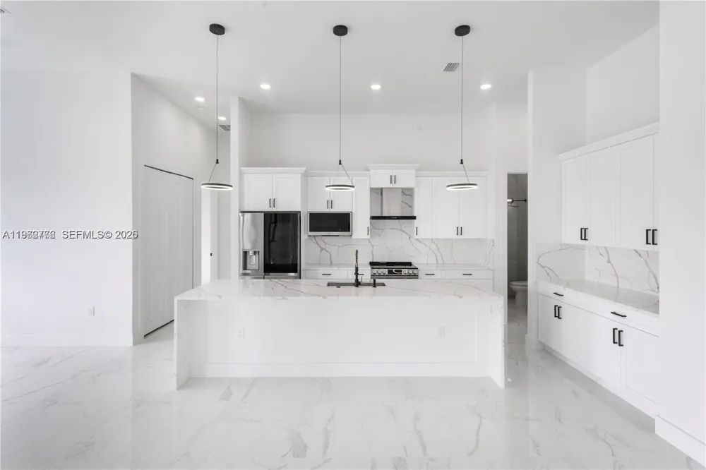 4330 NW 34th St Cape Coral, FL 33993