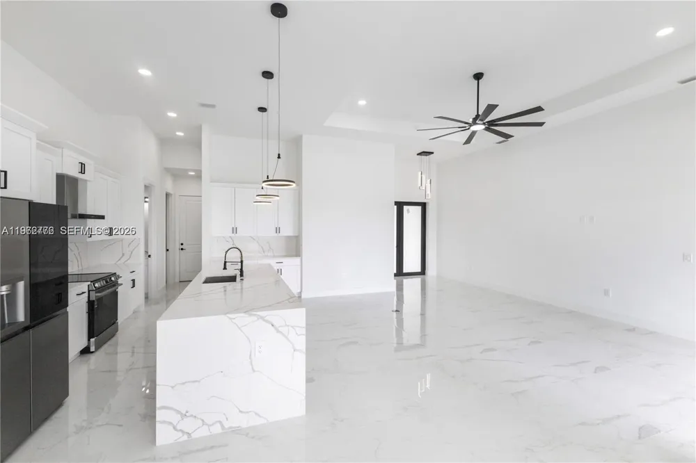 4330 NW 34th St Cape Coral, FL 33993