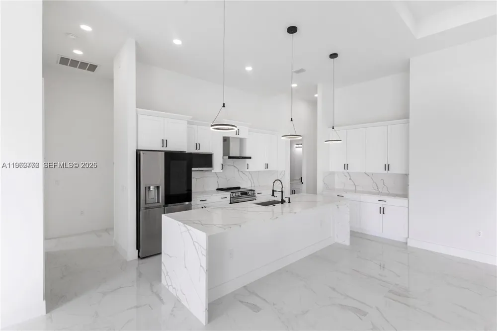 4330 NW 34th St Cape Coral, FL 33993