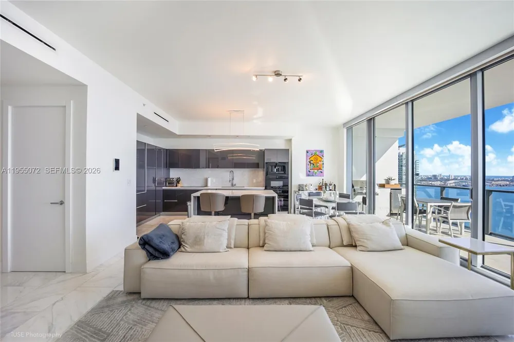 1451 Brickell Ave #3902 Miami, FL 33131