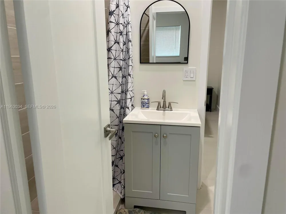 5352 Orduna Dr #0 Coral Gables, FL 33146