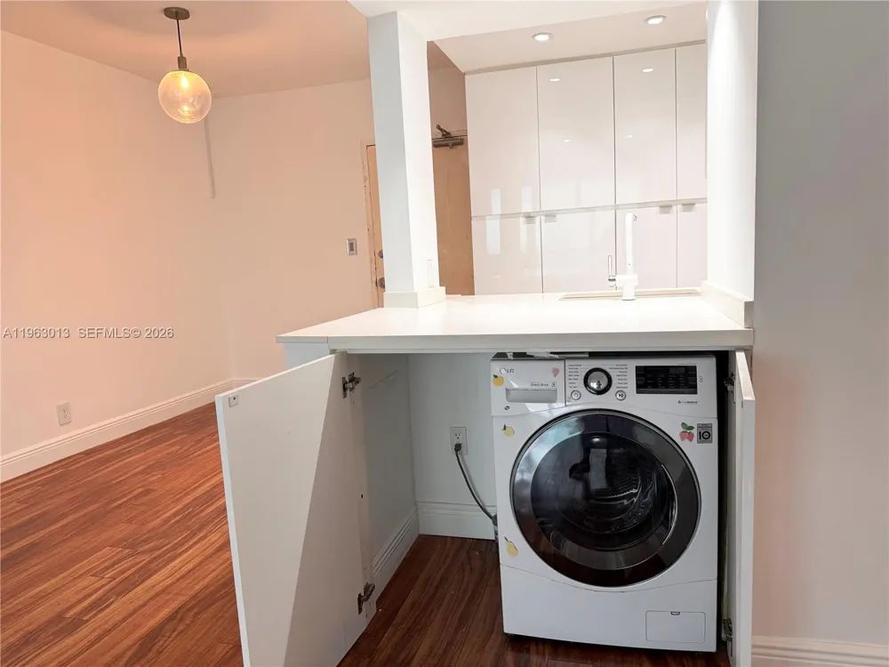1200 West Ave #1418 Miami Beach, FL 33139