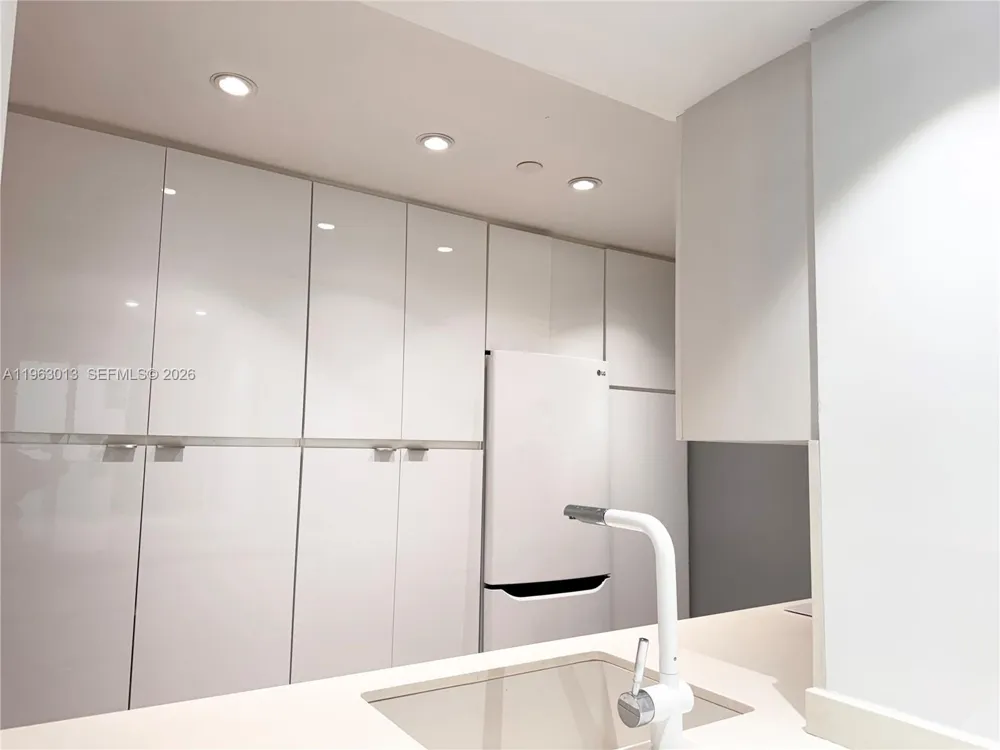 1200 West Ave #1418 Miami Beach, FL 33139