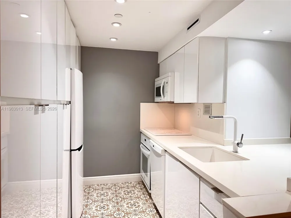 1200 West Ave #1418 Miami Beach, FL 33139