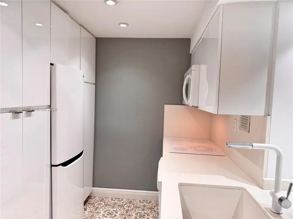 1200 West Ave #1418 Miami Beach, FL 33139