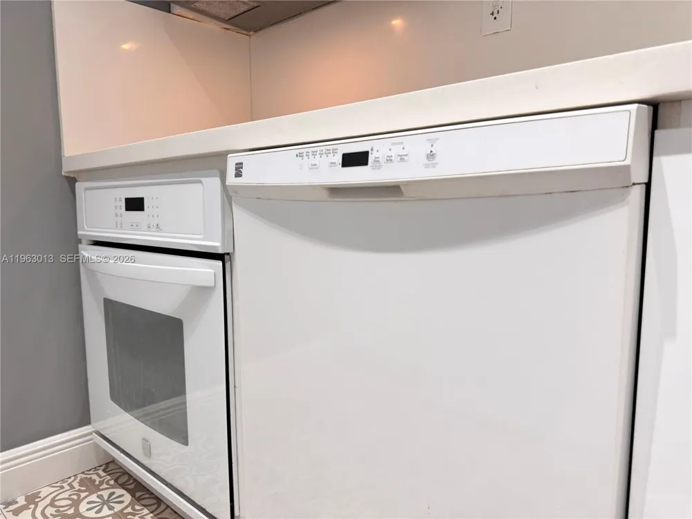 1200 West Ave #1418 Miami Beach, FL 33139
