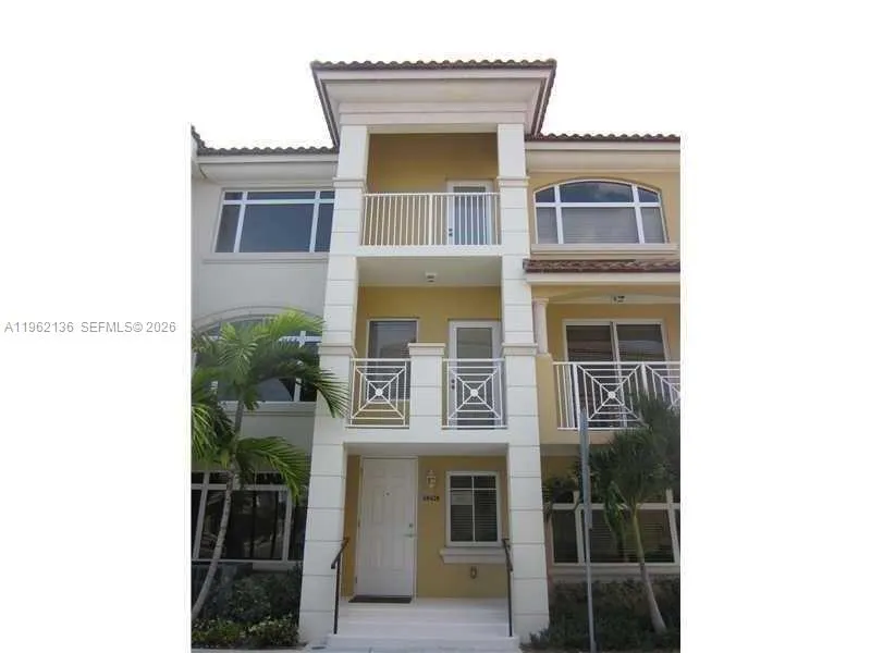 18402 NE 27 CT #124 Aventura, FL 33160