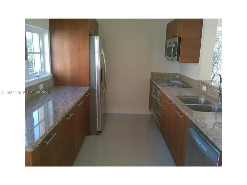 18402 NE 27 CT #124 Aventura, FL 33160