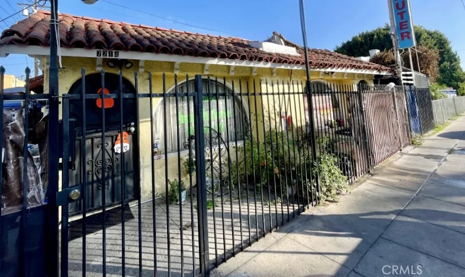 2703 Walnut Street Huntington Park, CA 90255