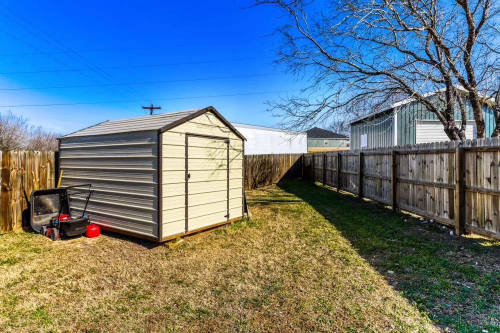 226 Spruce Avenue Luling, TX 78648