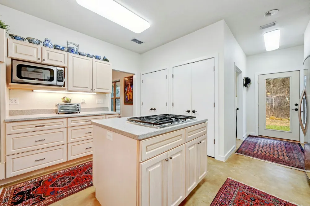 2147 TEJAS TRAIL Blanco, TX 78606