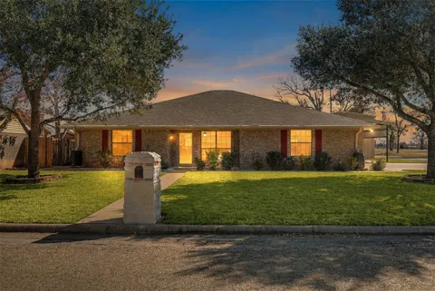 1601 Sunset Circle