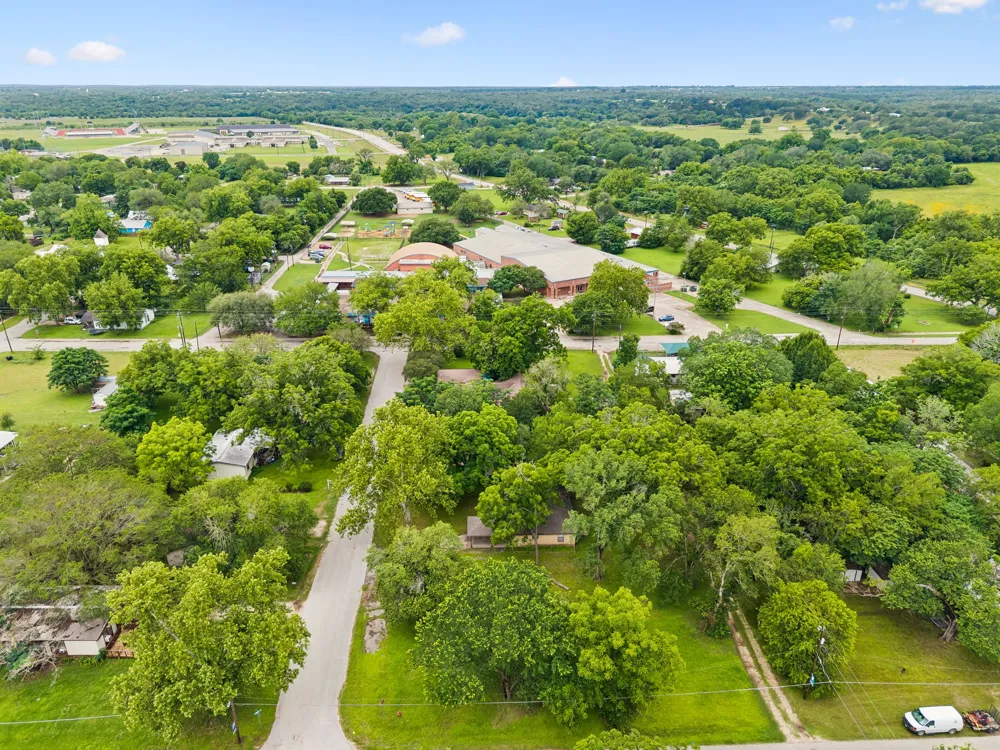 302 Harris Street Smithville, TX 78957