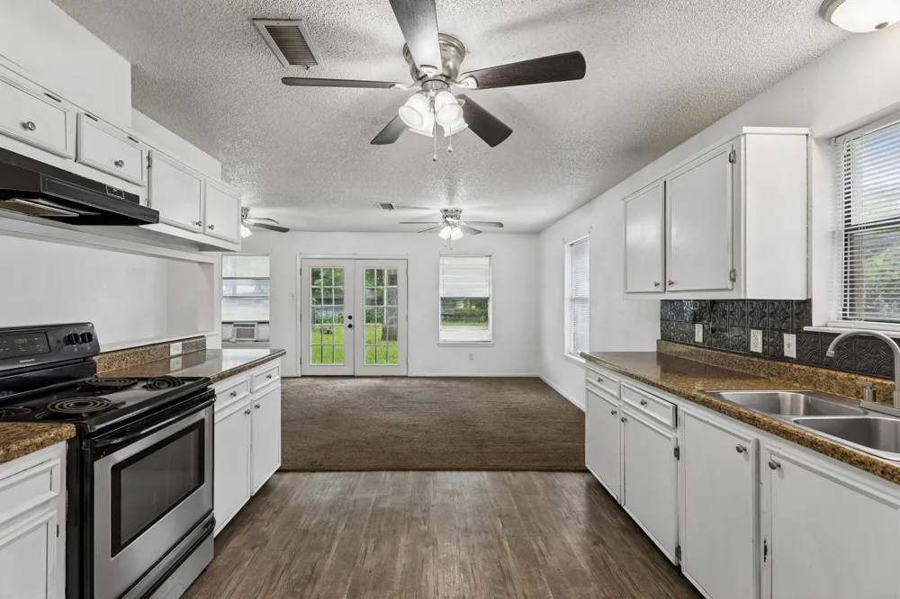 302 Harris Street Smithville, TX 78957