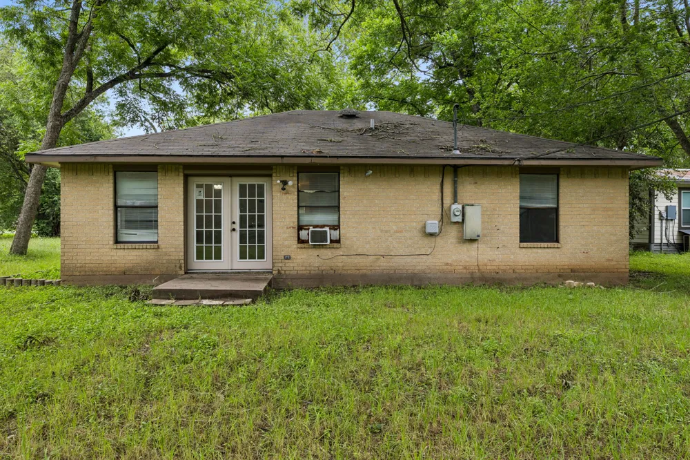 302 Harris Street Smithville, TX 78957