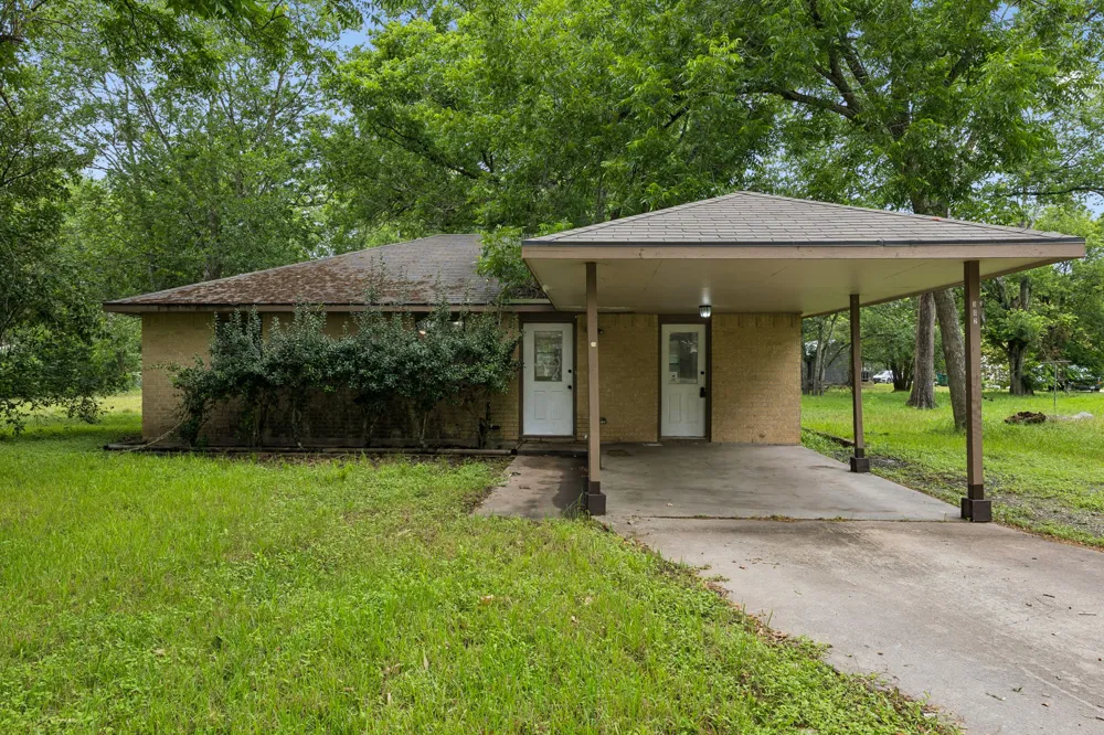 302 Harris Street Smithville, TX 78957