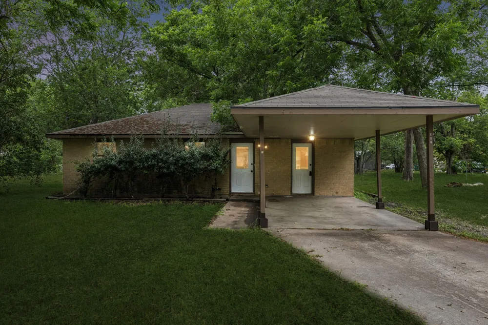302 Harris Street Smithville, TX 78957