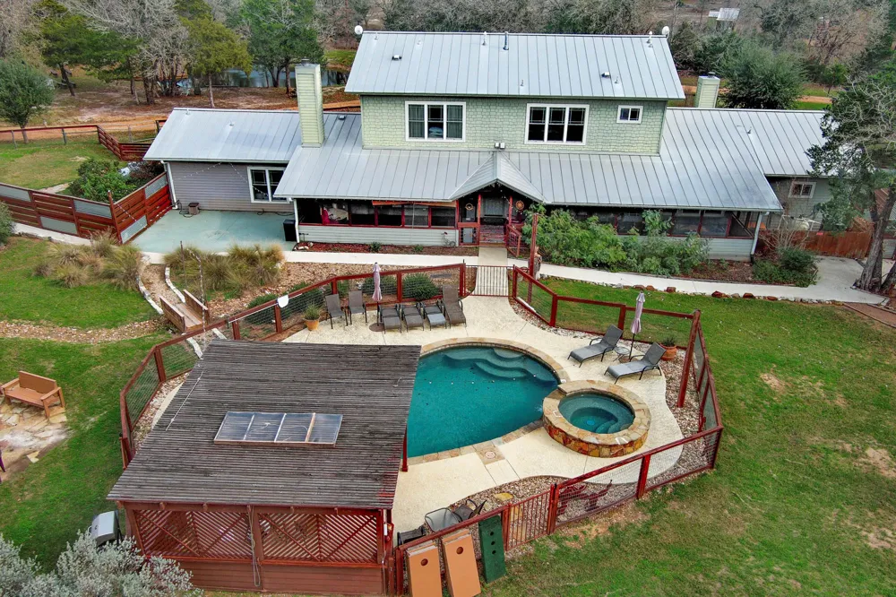 418 Vyvjala Road Smithville, TX 78957