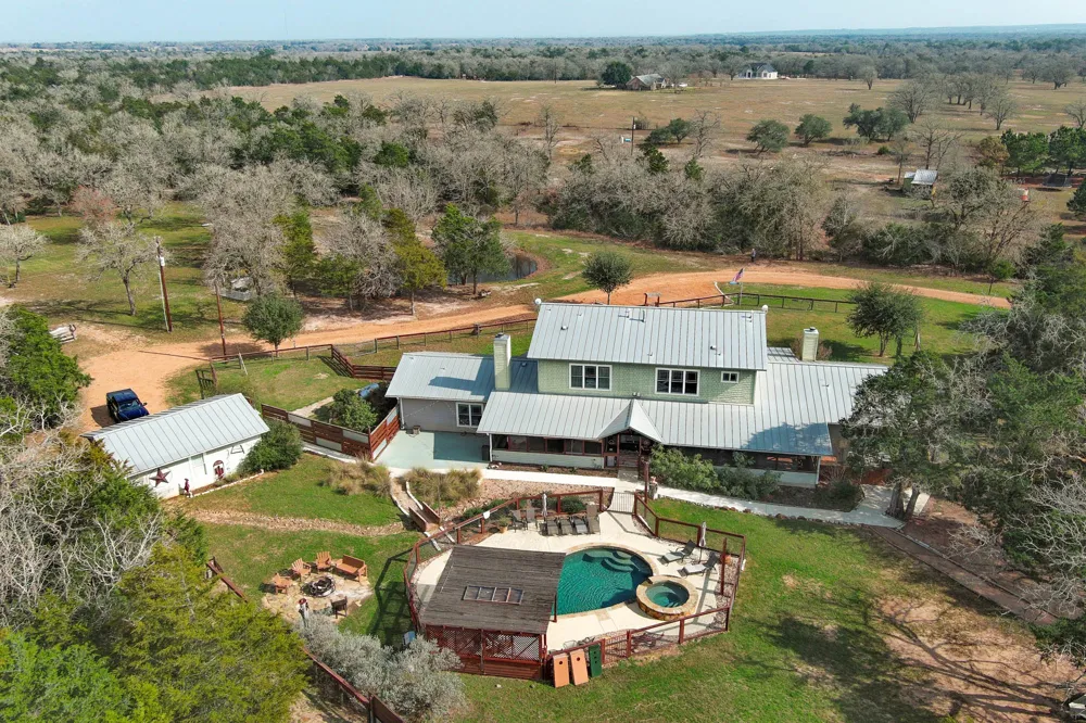 418 Vyvjala Road Smithville, TX 78957