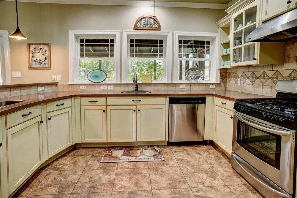 418 Vyvjala Road Smithville, TX 78957