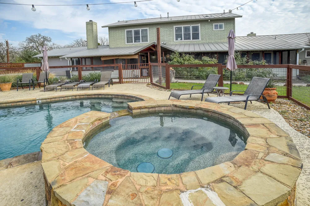 418 Vyvjala Road Smithville, TX 78957