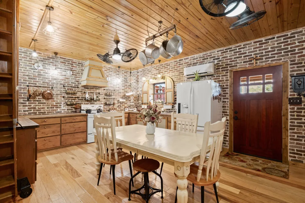 320 Pecan 3 Florence, TX 76527