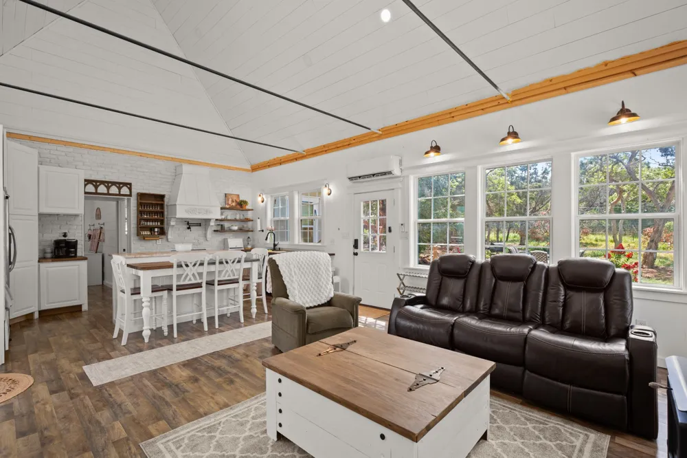 320 Pecan 3 Florence, TX 76527
