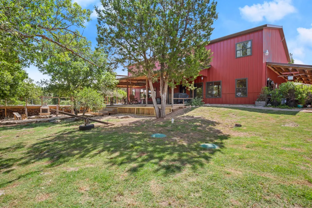320 Pecan 3 Florence, TX 76527