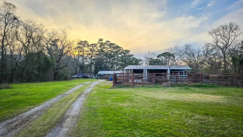 24995 Howser Drive New Caney, TX 77357
