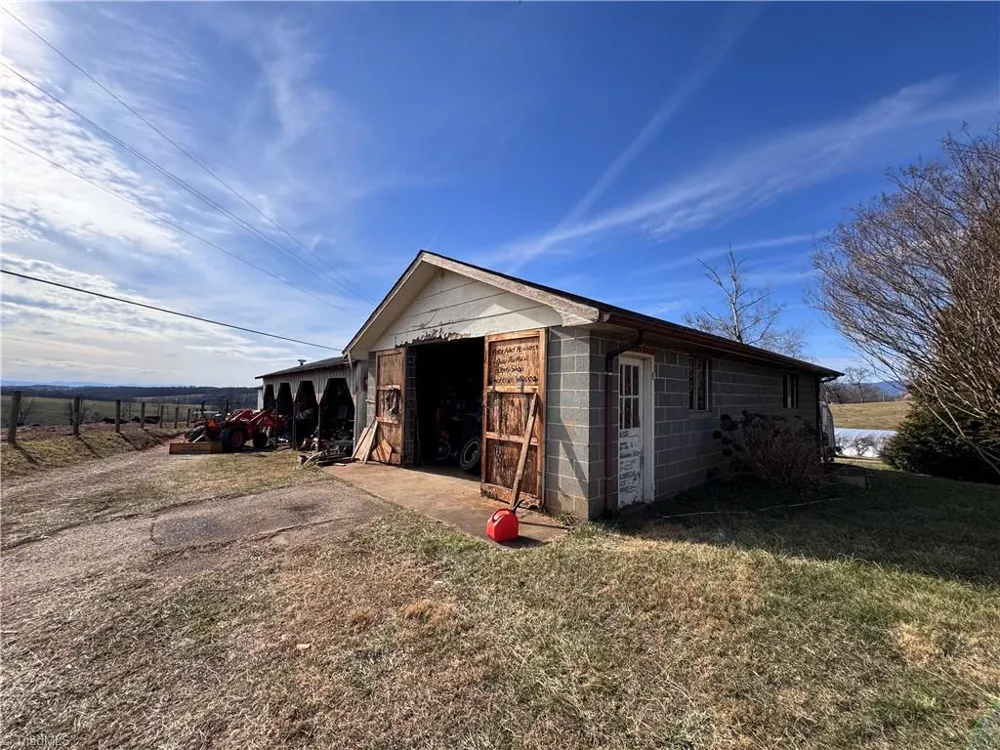 8621 Austin Traphill Road Traphill, NC 28685