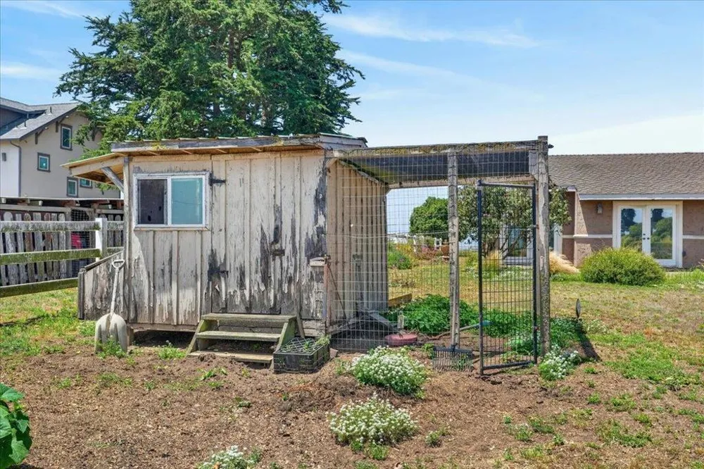 260 Giberson Road Moss Landing, CA 95039