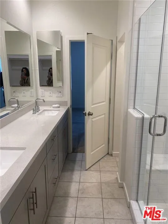 302 Limestone Lake Forest, CA 92610