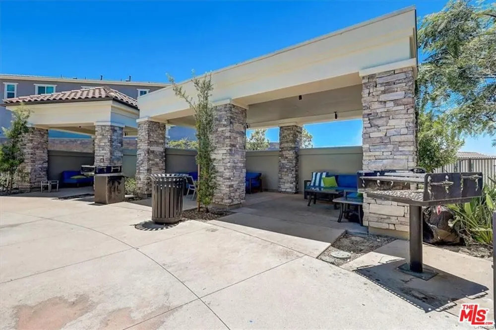302 Limestone Lake Forest, CA 92610