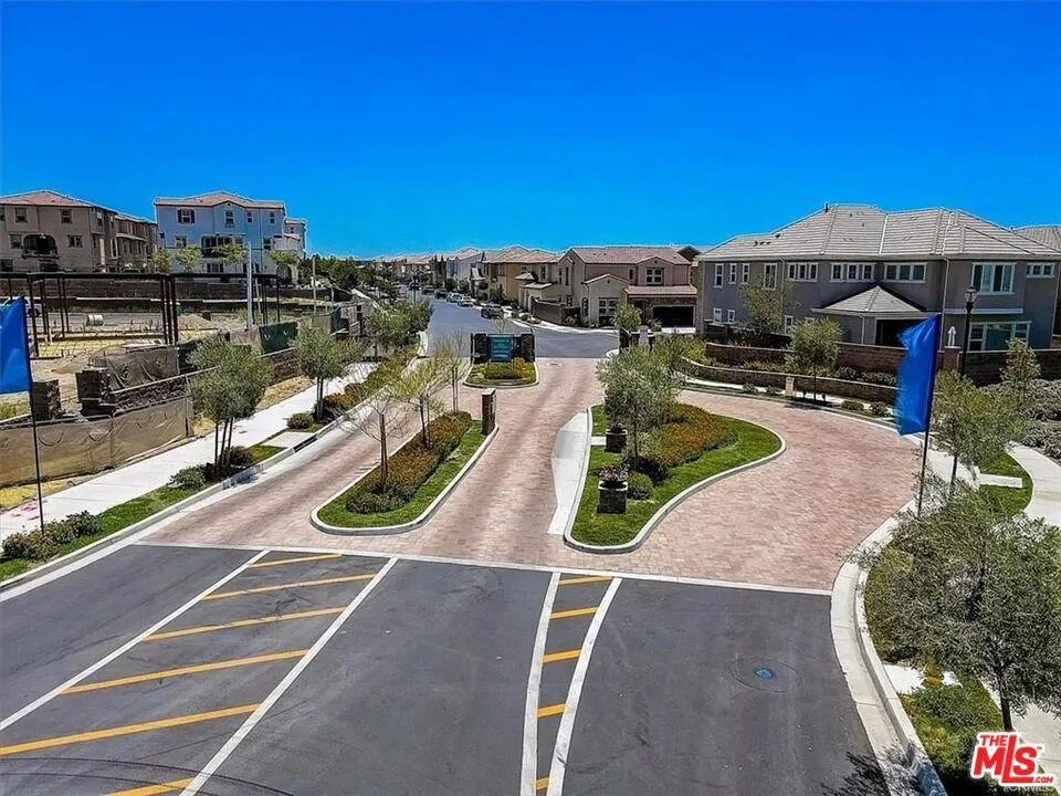 302 Limestone Lake Forest, CA 92610