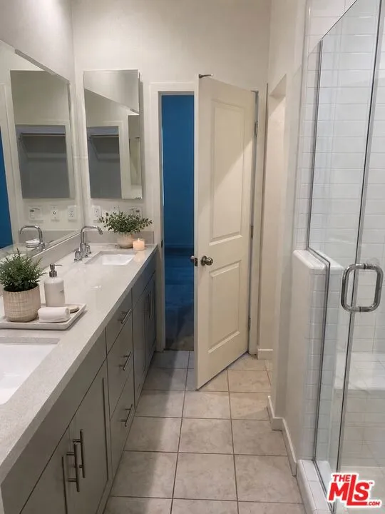302 Limestone Lake Forest, CA 92610