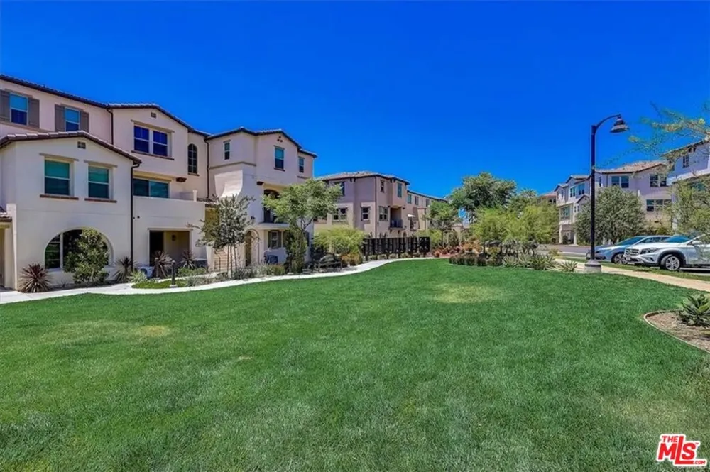 302 Limestone Lake Forest, CA 92610