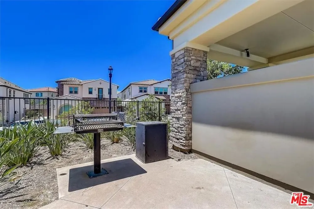 302 Limestone Lake Forest, CA 92610