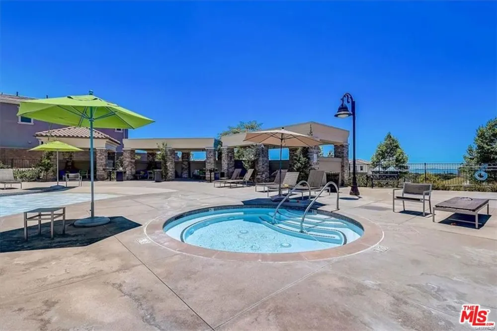 302 Limestone Lake Forest, CA 92610