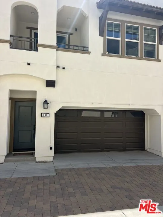 302 Limestone Lake Forest, CA 92610