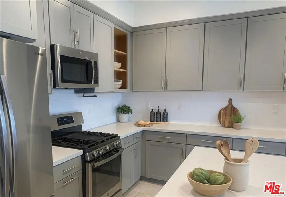 302 Limestone Lake Forest, CA 92610