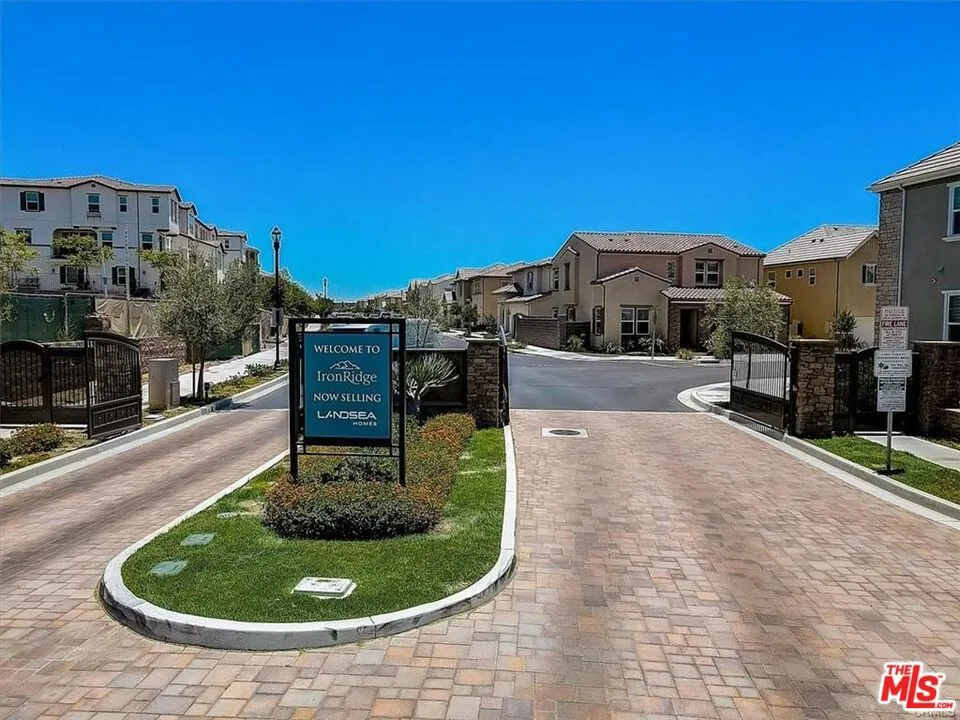 302 Limestone Lake Forest, CA 92610