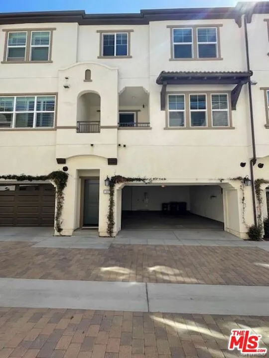 302 Limestone Lake Forest, CA 92610