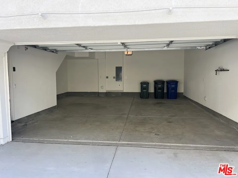302 Limestone Lake Forest, CA 92610