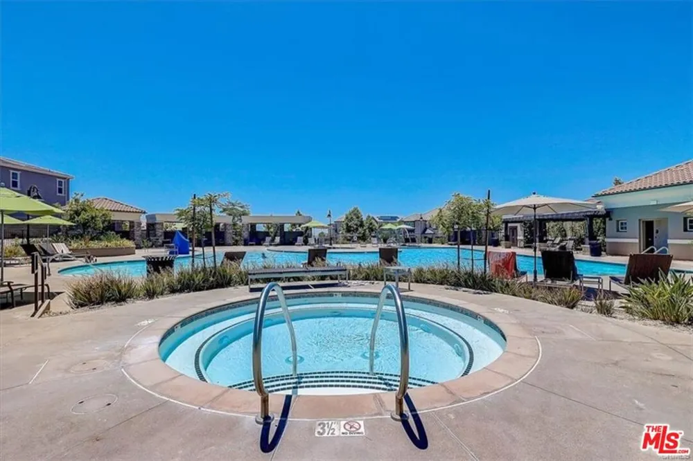 302 Limestone Lake Forest, CA 92610
