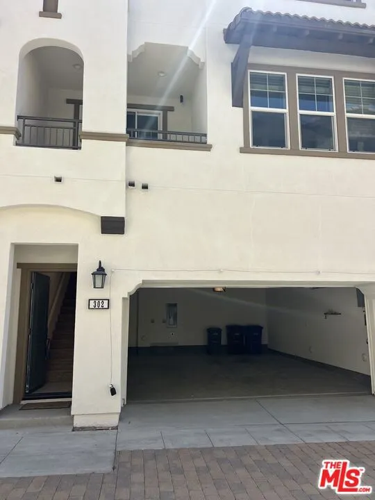 302 Limestone Lake Forest, CA 92610