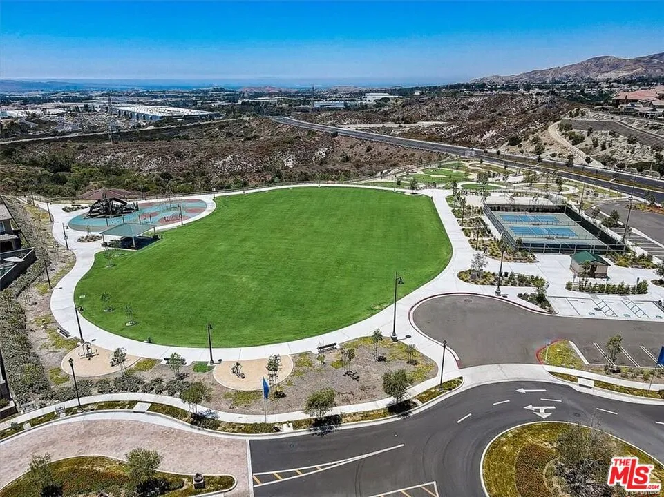 302 Limestone Lake Forest, CA 92610